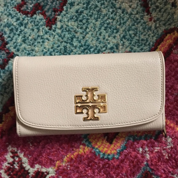 Tory Burch Handbags - NEW Tory Burch envelope wallet
